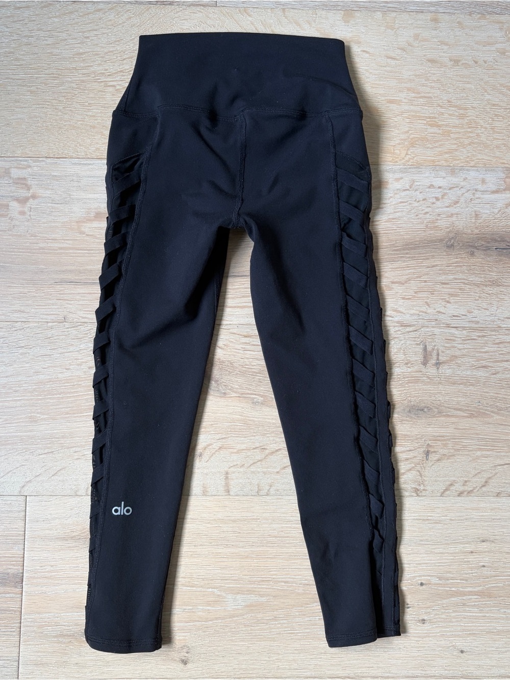 Alo Yoga High Waist Interlace Capri Leggings Black XS Cropped *W5